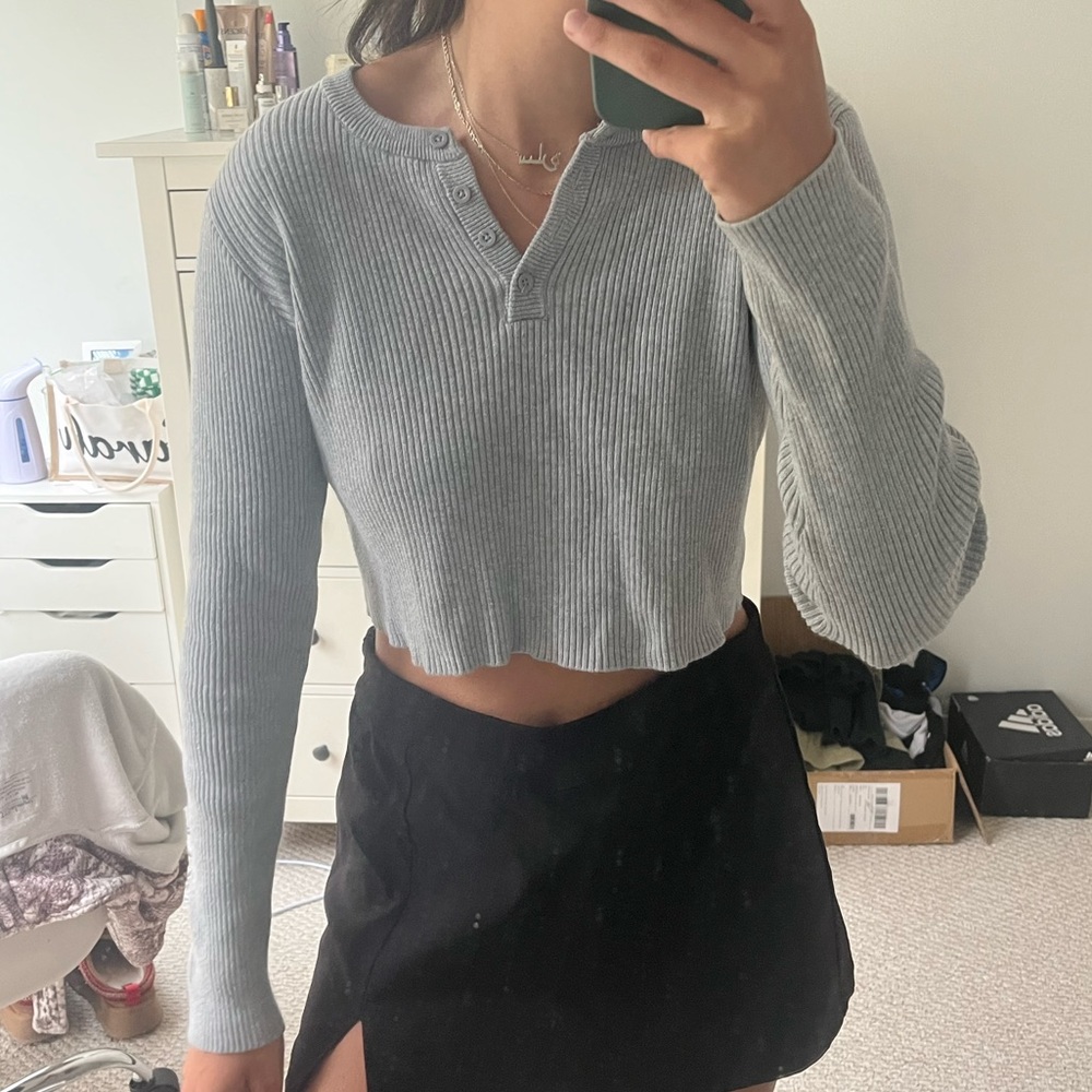 Brandy Melville Gray Cropped Sweater